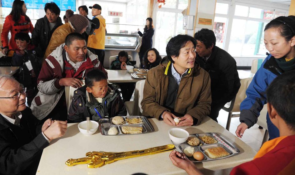 藏族无鼻男孩 照片4.jpg