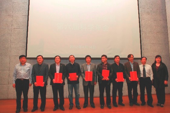 1581734902901.jpg 《整形外科医院院所报》2012年第二期第一版3.jpg