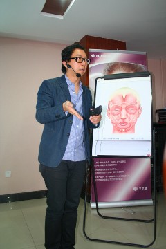 1581737232792.jpg 整形外科医院院所报2012年第三期第一版7.jpg