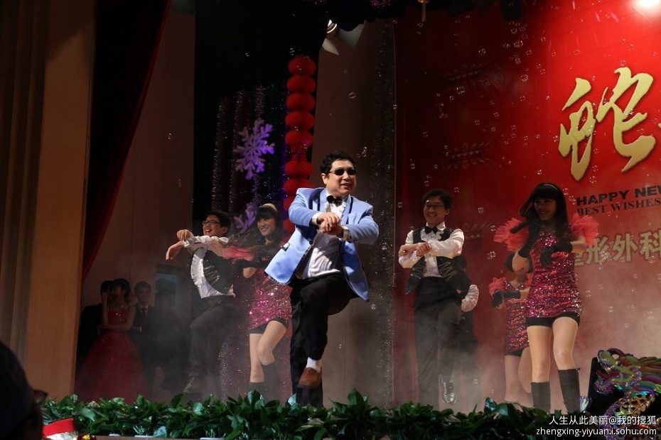 1581746713261.jpg u111607980_13d2f29d87fg2_b.jpg