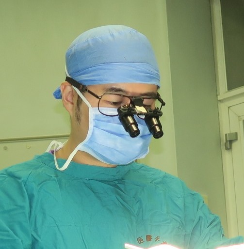 李海东 简介 照片.jpg